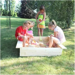 Arenero de madera pretaladrado