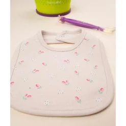 Babero Beige Flores Rojas para Recién Nacida