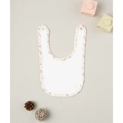 Babero con conejito y flores para niña