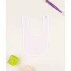 Babero rosa claro para bebé con estampado blanco