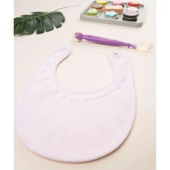 Babero rosa para niña