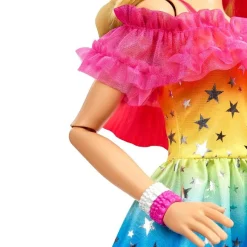 Barbie - Muñeca de 71 cm con vestido arcoíris