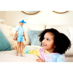 Barbie - Muñeco Ken en traje de baño con accesorios playa ㅤ