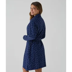 Bata premamá azul con flores