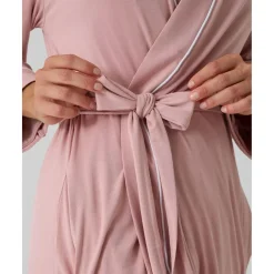 Bata premamá rosa empolvado