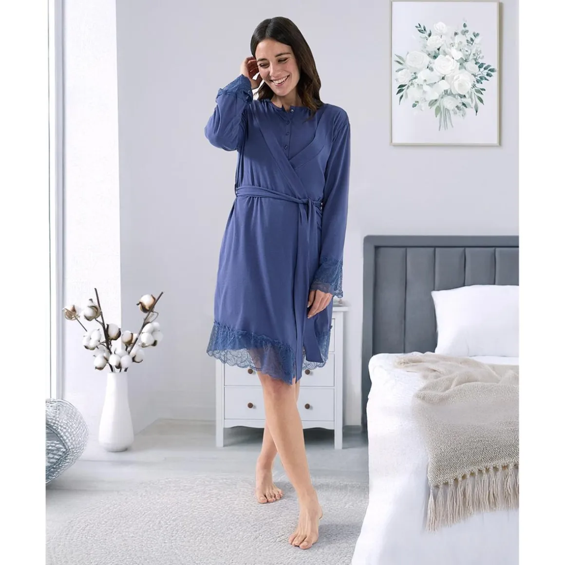 Batín premamá de lactancia azul con encaje