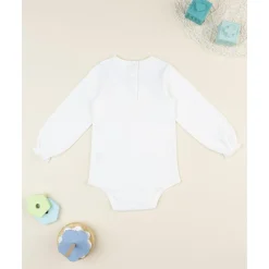 Body de niña blanco con bordado floral