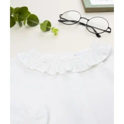 Camisa blanca de niña con volante