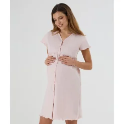 Camisa de noche premamá rosa con lunares blancos