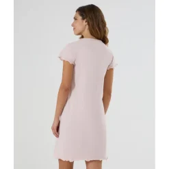 Camisa de noche premamá rosa con lunares blancos