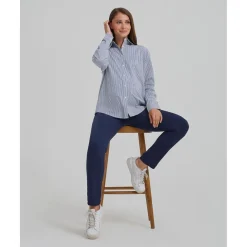 Camisa premamá de rayas blancas y azules