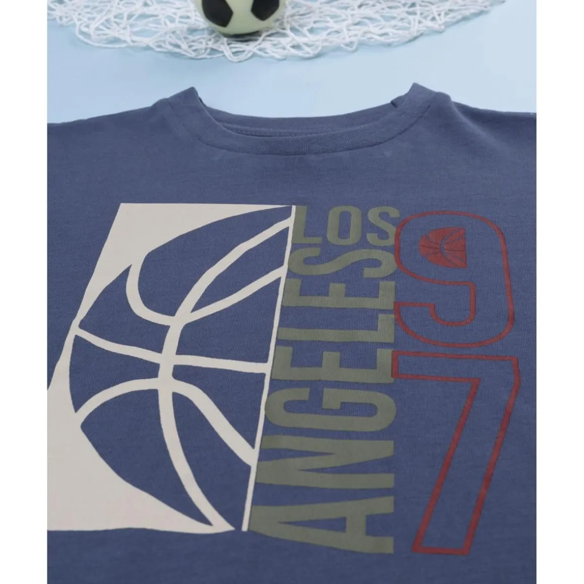 Camiseta azul estampada para niño