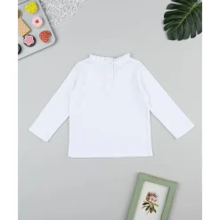 Camiseta blanca con cuello trabajado para niña