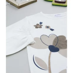 Camiseta blanca con flores niña
