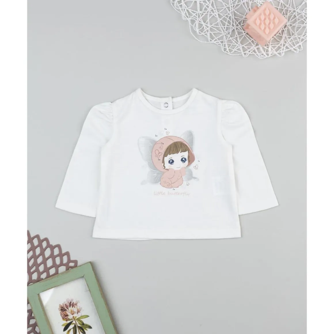 Camiseta blanca de niña con estampado