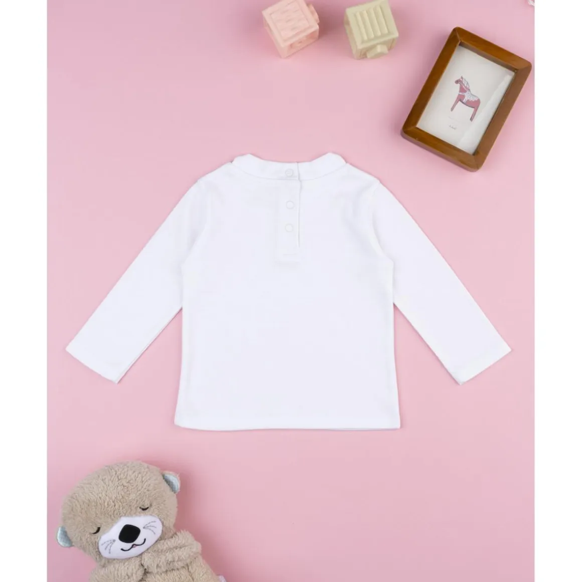 Camiseta cuello alto niña blanca con osito