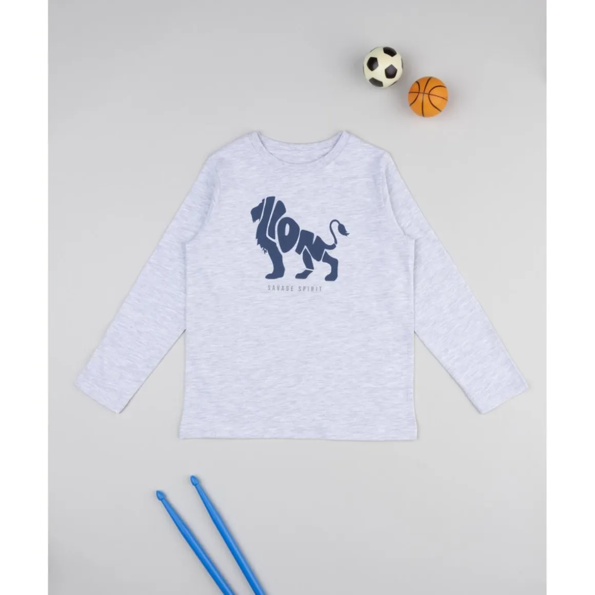 Camiseta gris claro con estampado