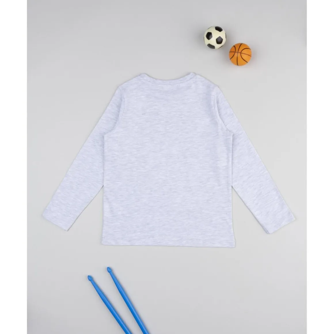 Camiseta gris claro con estampado