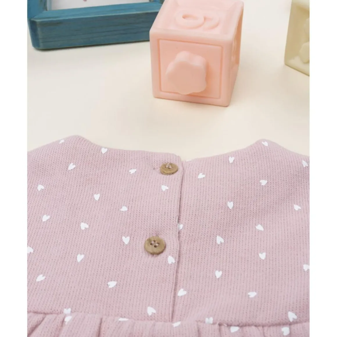 Camiseta niña rosa con corazones
