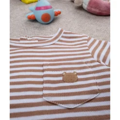 Camiseta niño marrón con bolsillo