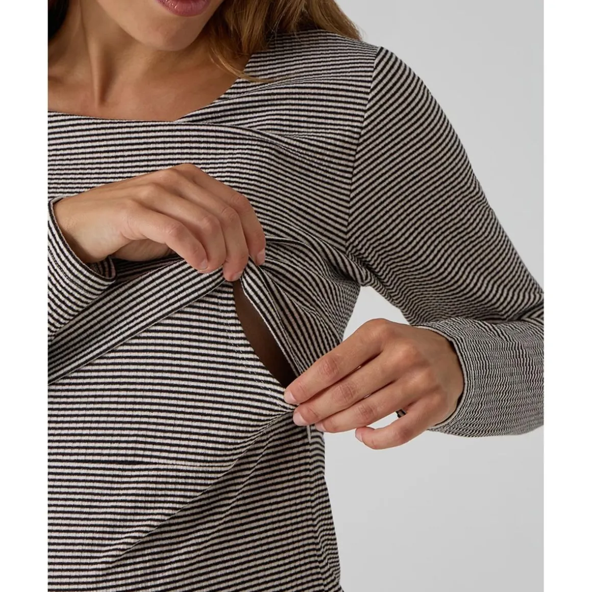 Camiseta premamá de lactancia negro y beige a rayas