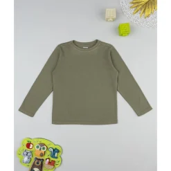 Camiseta verde de manga larga para niño