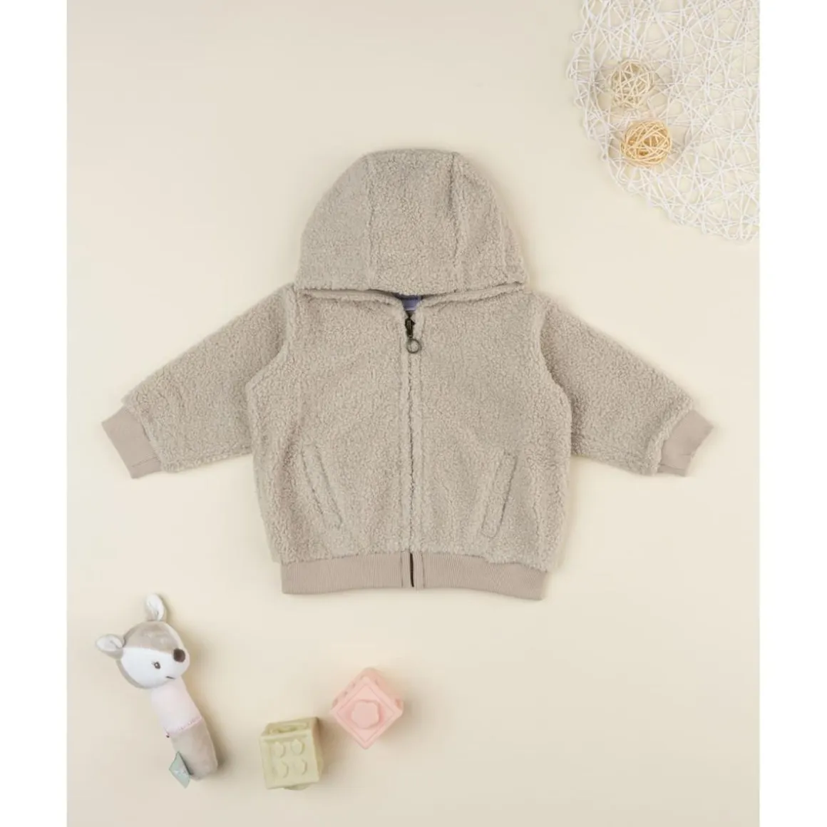 Cardigan bebé beige con capucha efecto peluche