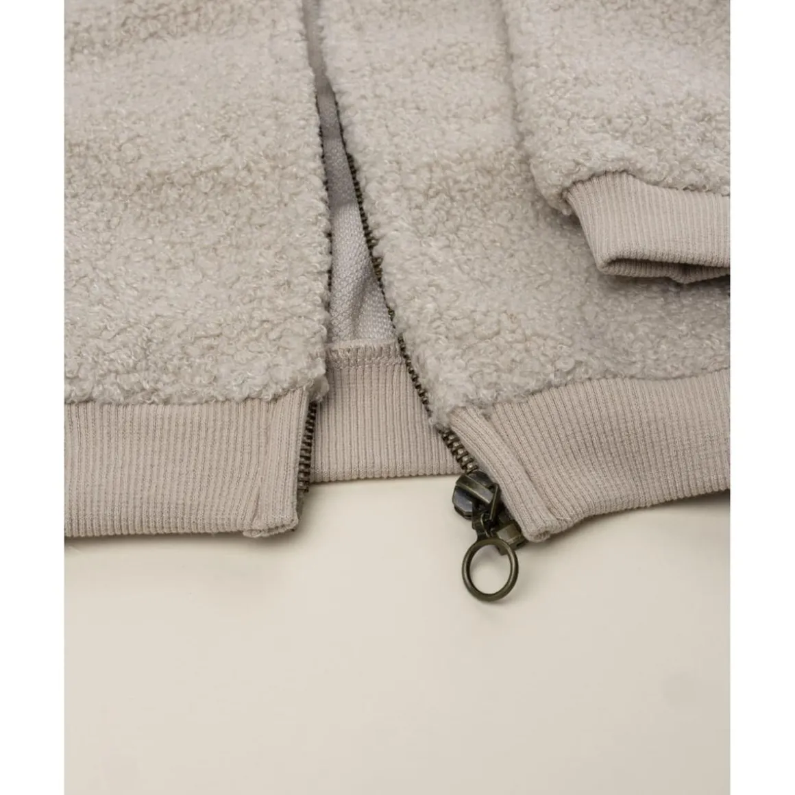 Cardigan bebé beige con capucha efecto peluche