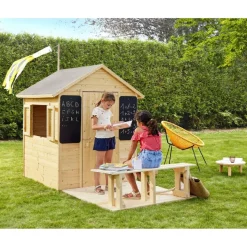 Casa de madera infantil con pizarra Grace
