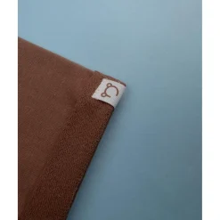 Chaqueta marrón con capucha para niño