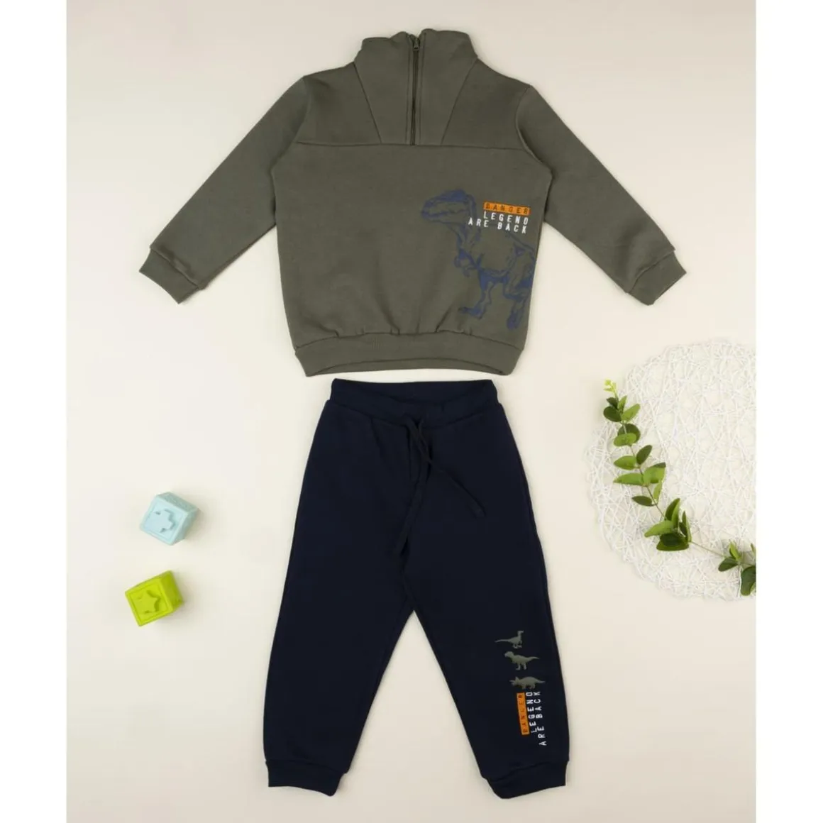 Conjunto deportivo niño T-rex