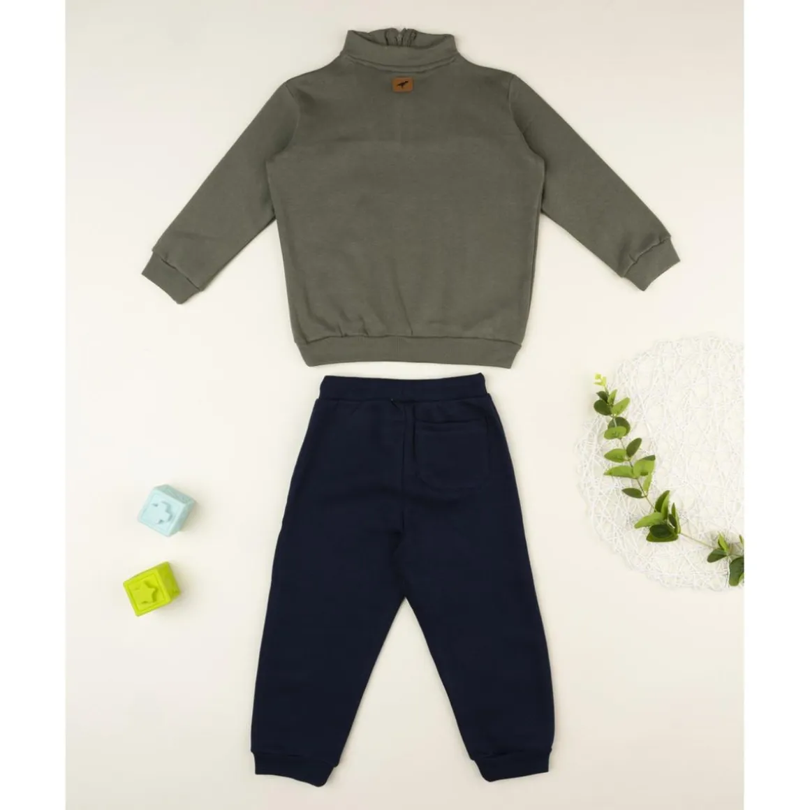 Conjunto deportivo niño T-rex
