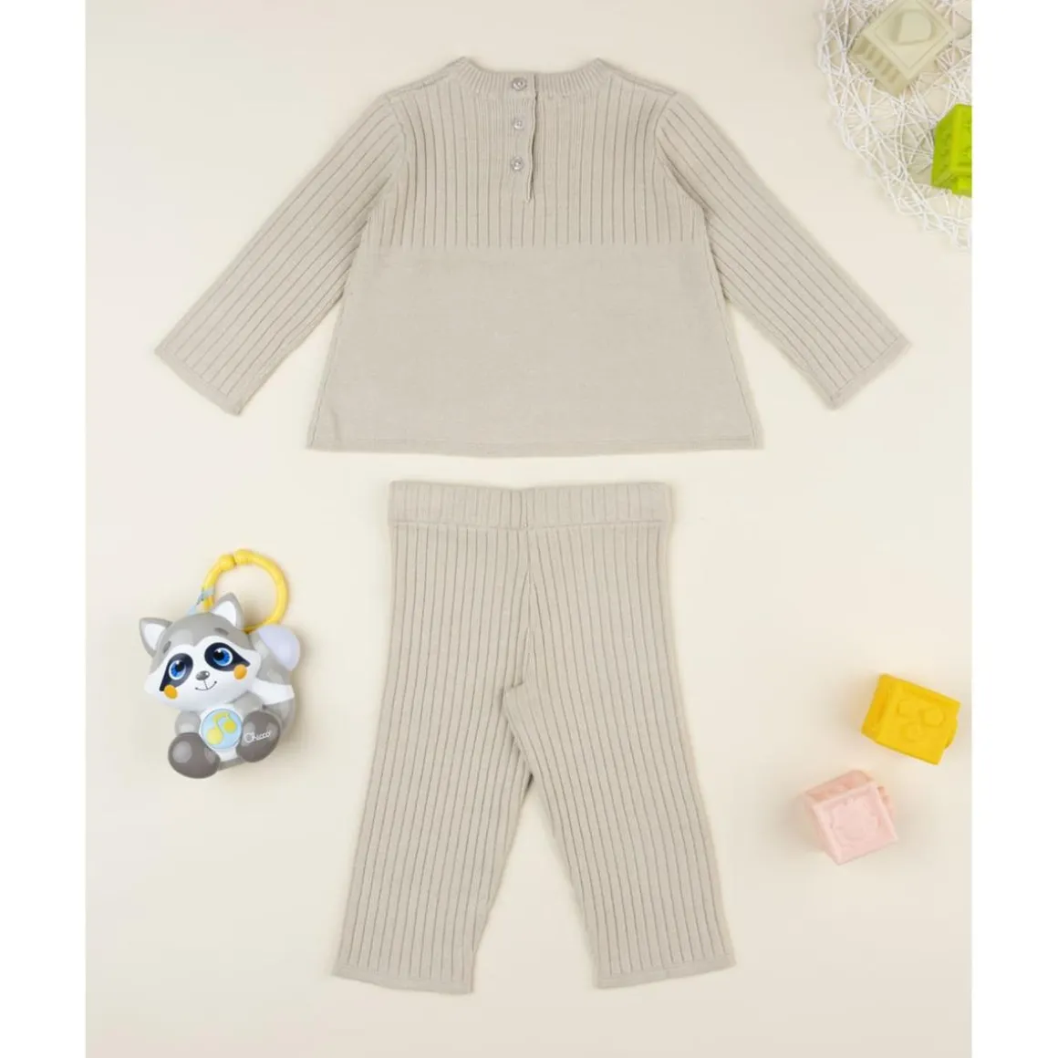 Conjunto tricot niña en tono beige