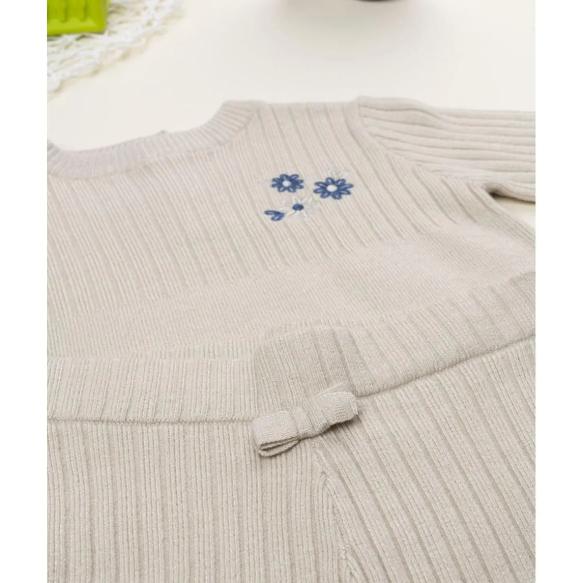 Conjunto tricot niña en tono beige