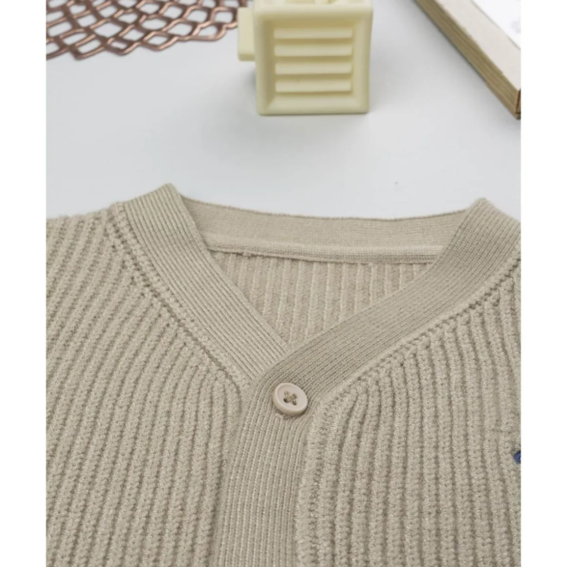 Cárdigan de niño beige de punto tricot