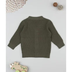 Cárdigan de niño verde tricotado