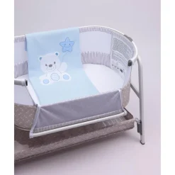 Funda de cuna veraniega con bordado