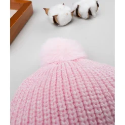 Gorro de lana con pompón