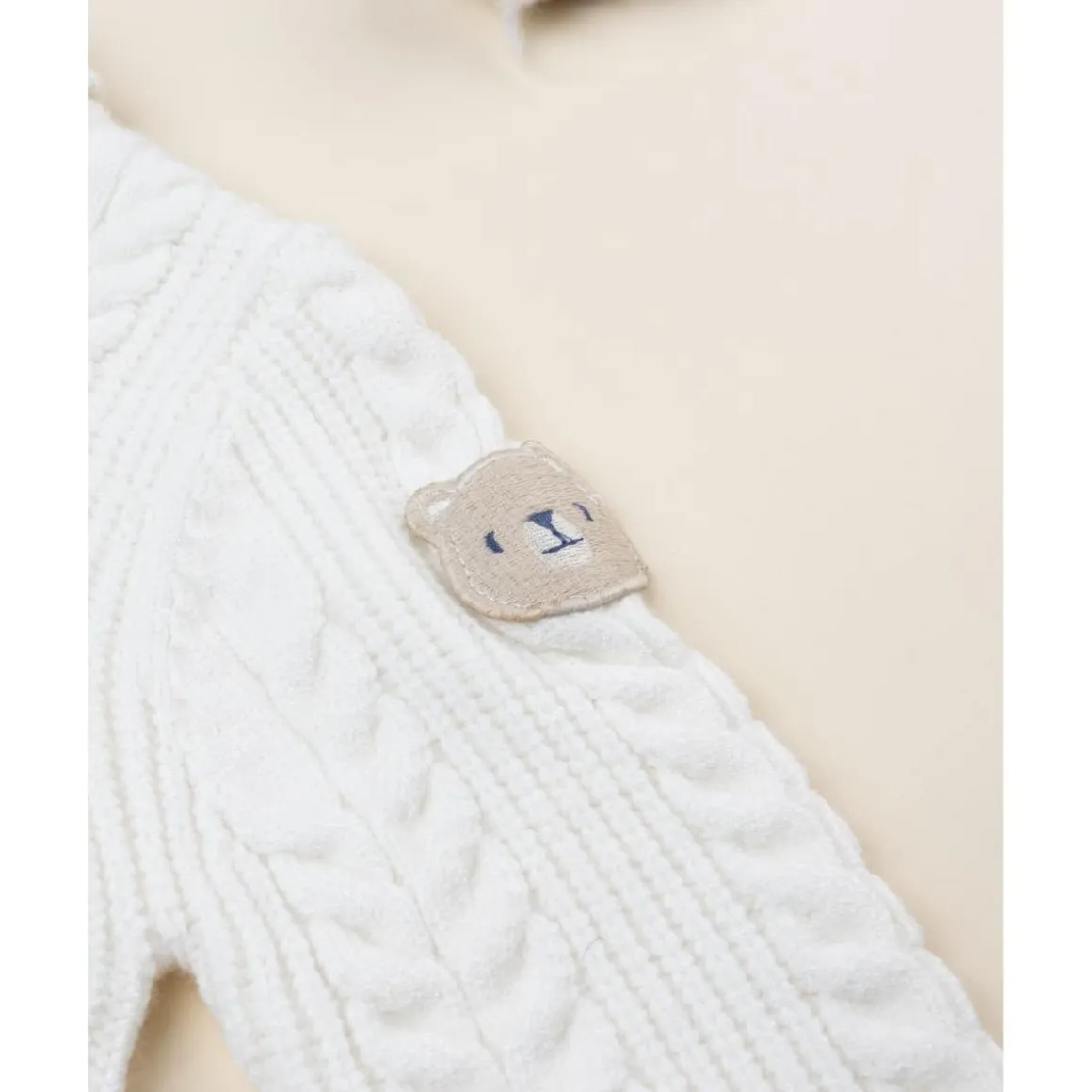 Jersey tricot blanco con parche en la manga para niño