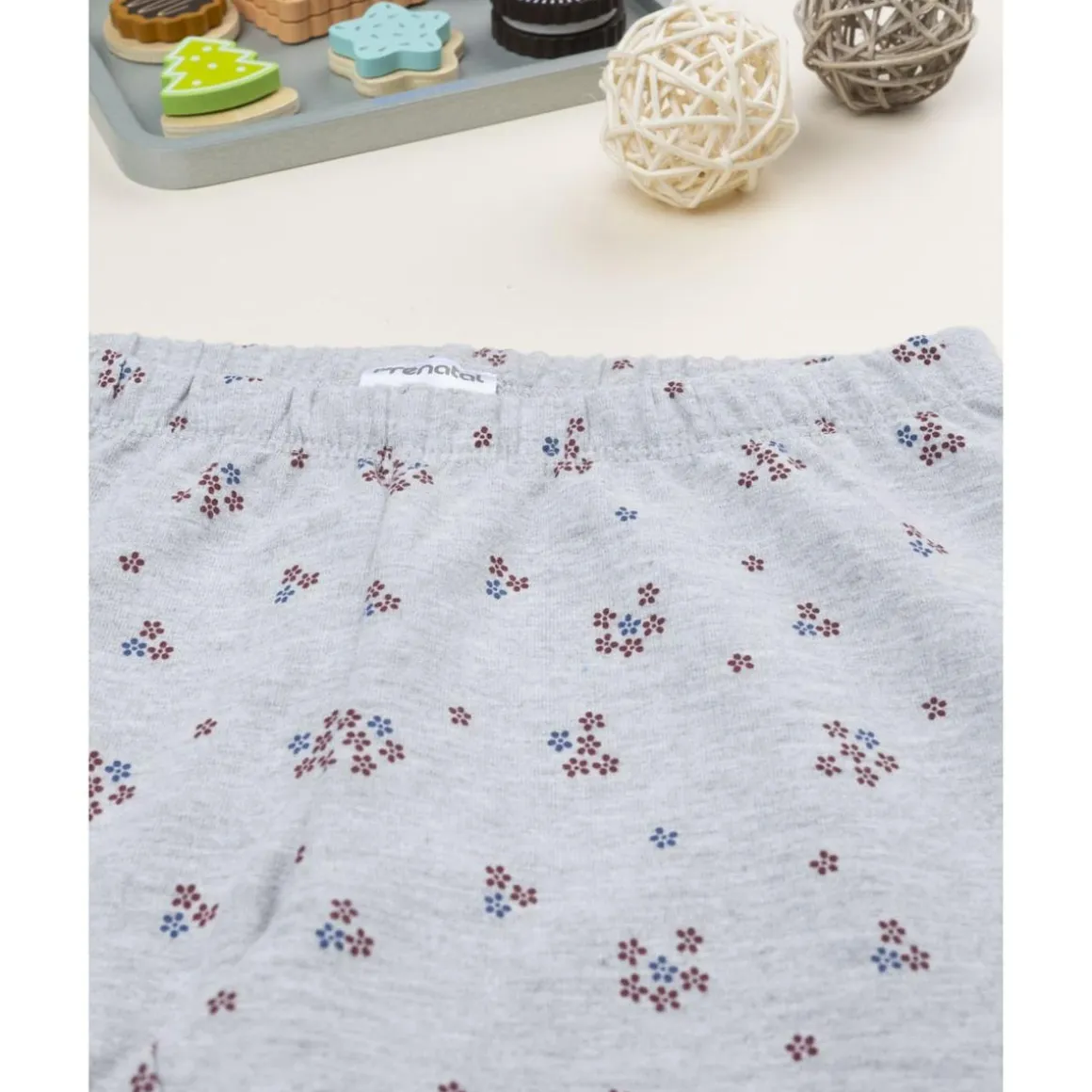Leggings grises de niña con estampado floral allover