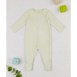 Mameluco verde con flores estilizadas