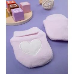 Manoplas de felpa rosa para recién nacida
