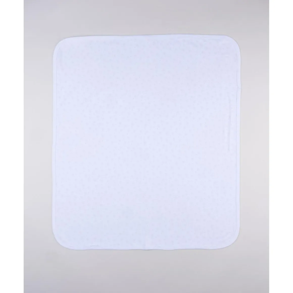 Manta blanca con estampado gris para recién nacido