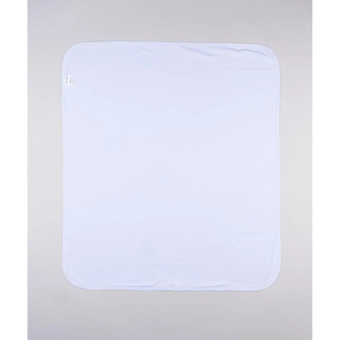 Manta blanca con estampado gris para recién nacido