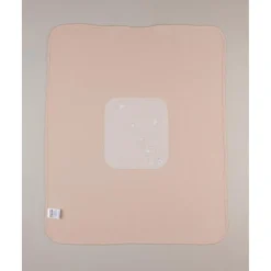 Manta de cuna con osito bordado