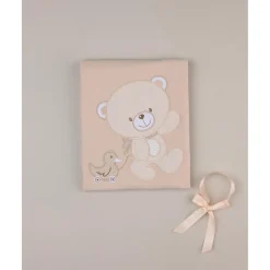 Manta de cuna con osito bordado