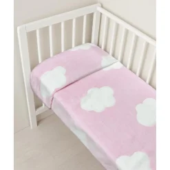 Manta para cuna de peluche sintético rosa con nubes