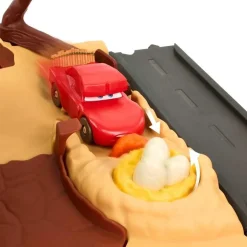 Mattel - Cars - Vehículo y dinosaurio en aventura Cars ㅤ