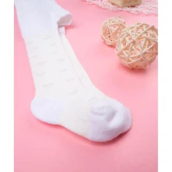 Medias blancas con lazos