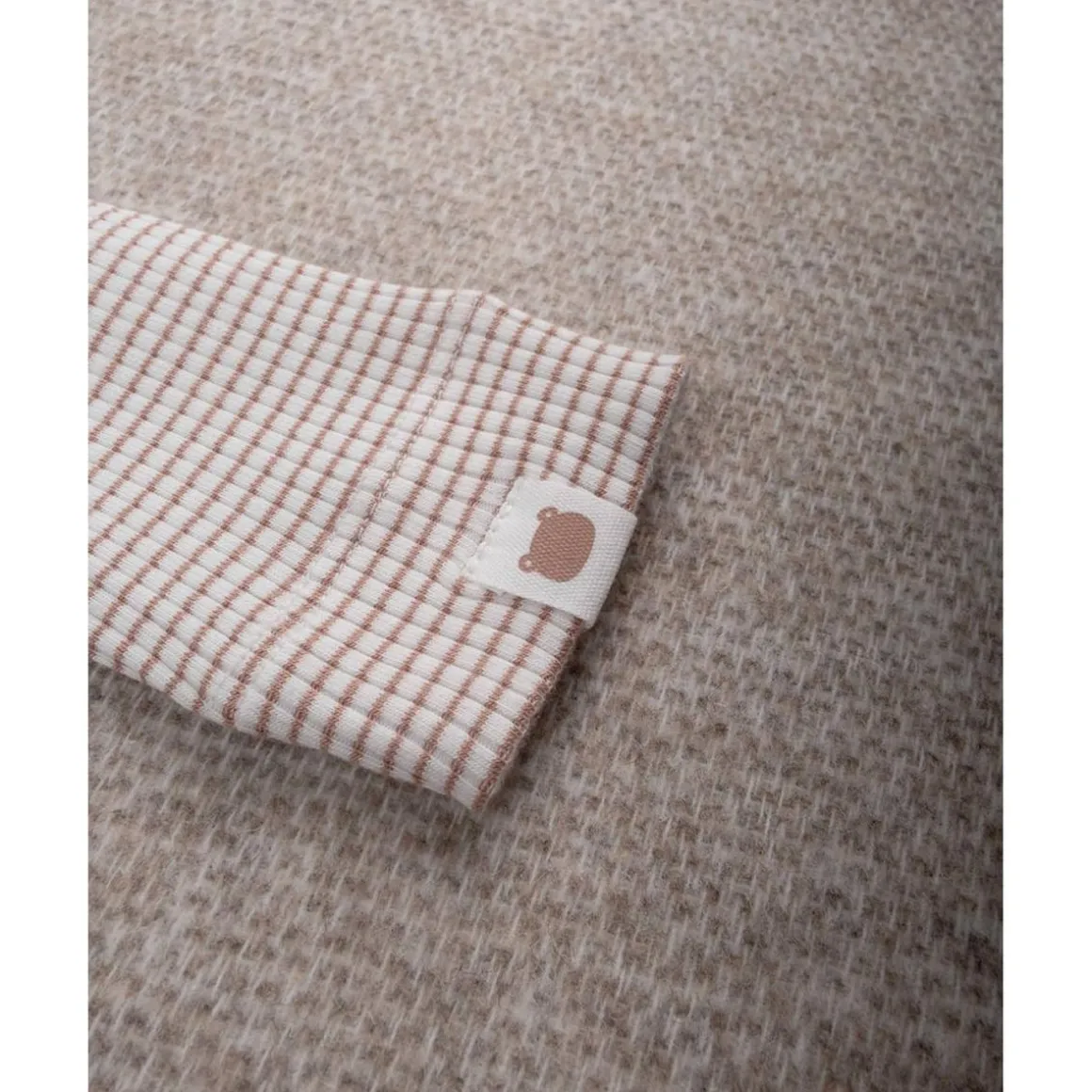 Mono para bebé de canalé beige